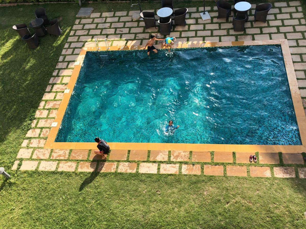Alokik Resort- Pure Veg Manāli Buitenkant foto
