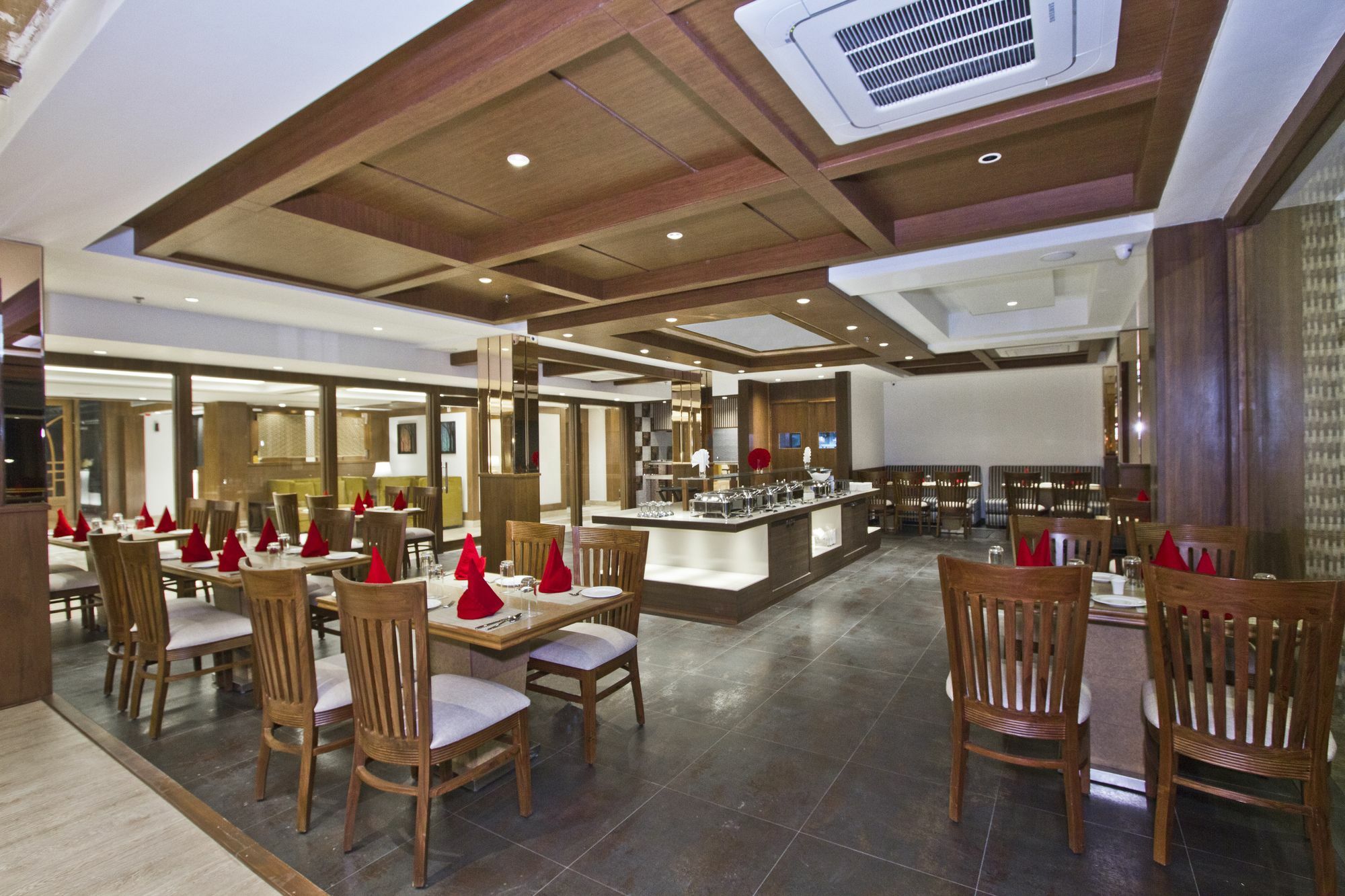 Alokik Resort- Pure Veg Manāli Buitenkant foto